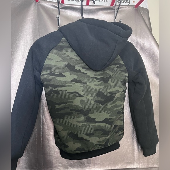Boys size 5 Camouflage jacket for winter - Picture 2 of 4
